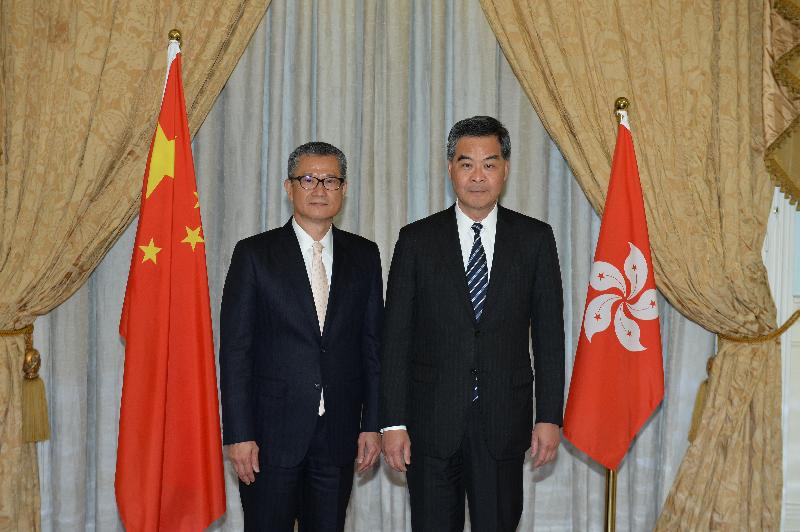 The Chief Executive, Mr C Y Leung, today (January 16) poses with the new Financial Secretary, Mr Paul Chan.