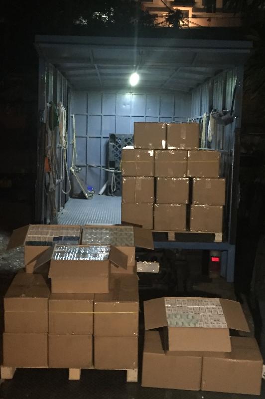 Hong Kong Customs yesterday (January 17) seized about 0.7 million suspected illicit cigarettes with an estimated market value of about $1.9 million and a duty potential of about $1.3 million in Yuen Long and Tai Po. Photo shows some of the suspected illicit cigarettes seized.