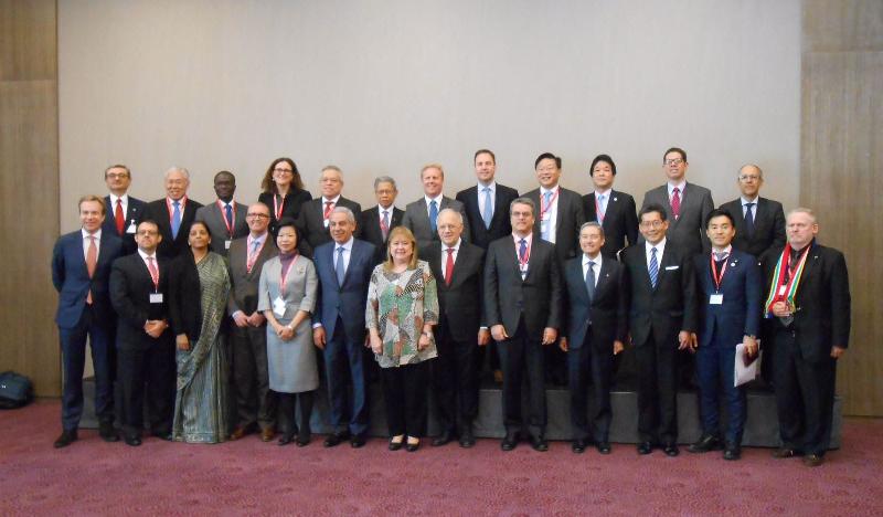 The Secretary for Commerce and Economic Development, Mr Gregory So (front row, third right), is pictured with other Ministers at the World Trade Organization Informal Ministerial Gathering in Davos, Switzerland, today (January 20, Davos time). 