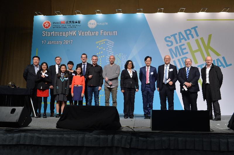 Invest Hong Kong (InvestHK)'s second StartmeupHK Festival was successfully held from January 16 to 20. Picture shows the Acting Director-General of InvestHK, Mr Charles Ng (third right), with speakers at the StartmeupHK Venture Forum on January 17.