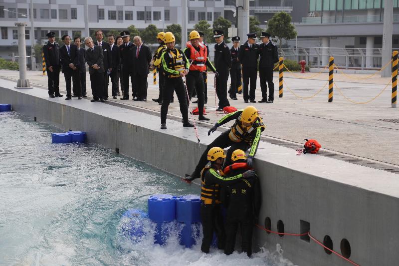 The Non-official Members of the Executive Council (ExCo Members) today (February 6) visited the simulation training facilities of the Fire and Ambulance Services Academy. Photo shows ExCo Members watching demonstrations of rescue operations at the swift water rescue simulator.