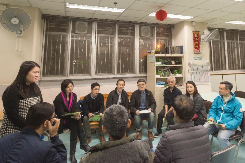 The Legislative Council Panel on Welfare Services visited a hostel for homeless people yesterday (February 6). Photo shows Panel Members Dr Pierre Chan (first right), Dr Lau Siu-lai (second right), Mr Leung Yiu-chung (third right), Ms Yung Hoi-yan (second left), Mr Nathan Law (third left), Dr Fernando Cheung (fourth left) and Panel Chairman Mr Shiu Ka-chun (fourth right) chatting with homeless people to learn more about the services provided by the hostel.