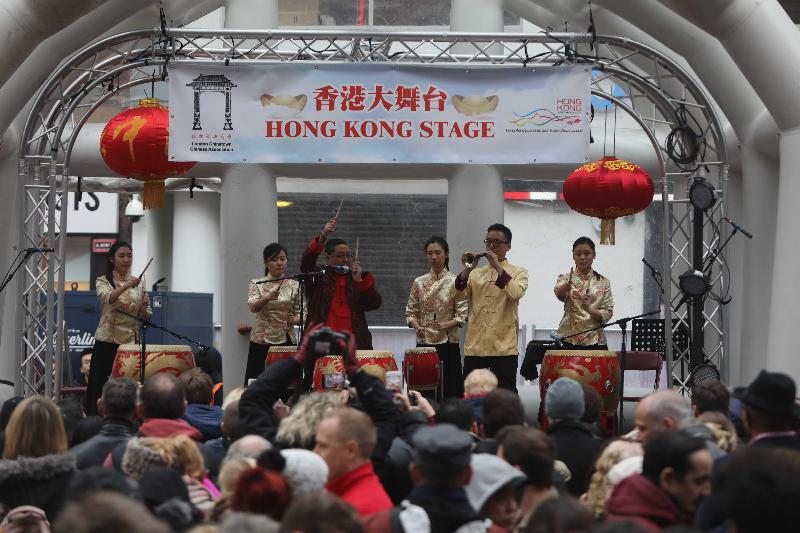 With the support of the Hong Kong Economic and Trade Office, London, the Hong Kong Drum Ensemble performs on the "Hong Kong Stage" in Charing Cross Road on January 29 (London time).