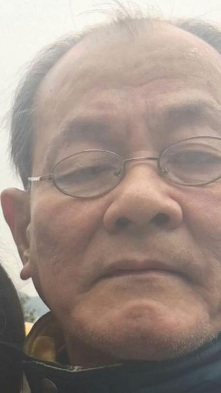 Ma Fat-chun, aged 70, is about 1.8 metres tall, 77 kilograms in weight and of medium build. He has a long face with yellow complexion and short greyish white hair. He was last seen wearing a blue jacket, grey shorts, black sandals and glasses.