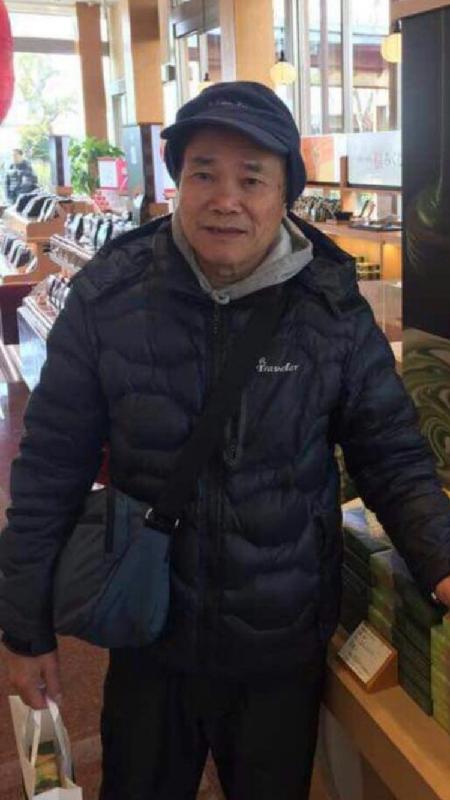 Missing man Man Wai-chiu, aged 73, is about 1.65 metres tall, 53 kilograms in weight and of thin build. He has a round face with yellow complexion and short white straight hair. He was last seen wearing a blue cap, a blue jacket, blue trousers, grey sports shoes and carrying a blue shoulder bag.