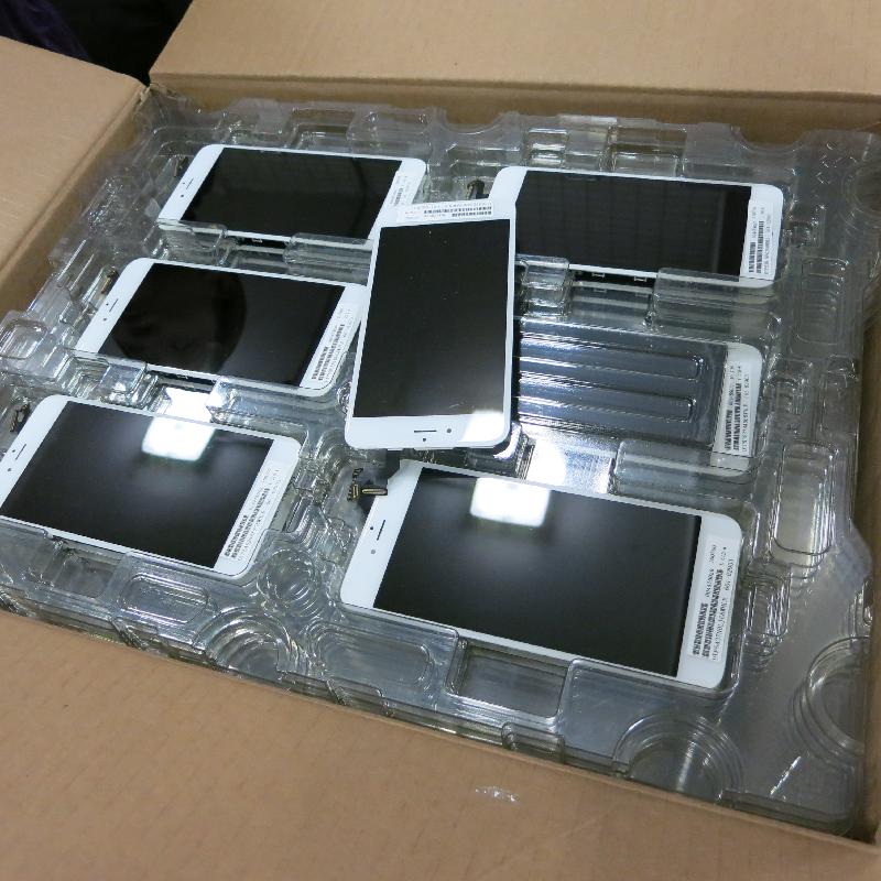 Hong Kong Customs today (February 14) seized a large haul of suspected smuggled products with an estimated market value of about $23 million at Lok Ma Chau Control Point. Picture shows part of the suspected electronic products seized.