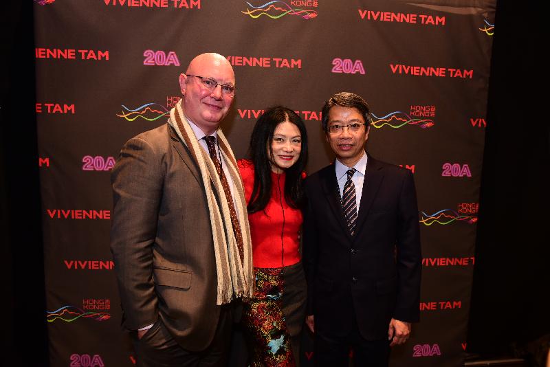 The Hong Kong Commissioner for Economic and Trade Affairs, USA, Mr Clement Leung (right), and the Director of the Hong Kong Economic and Trade Office in New York, Mr Steve Barclay (left) are pictured with international fashion designer Vivienne Tam (centre) at her Hong Kong-inspired 2017 Fall/Winter collection runway show in New York Fashion Week today (February 15, New York time).  
