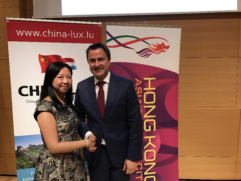 The Special Representative for Hong Kong Economic and Trade Affairs to the European Union, Ms Shirley Lam (left), is pictured with the Prime Minister of Luxembourg, Mr Xavier Bettel (right) at the Chinese New Year reception in Luxembourg yesterday (February 15, Luxembourg time).