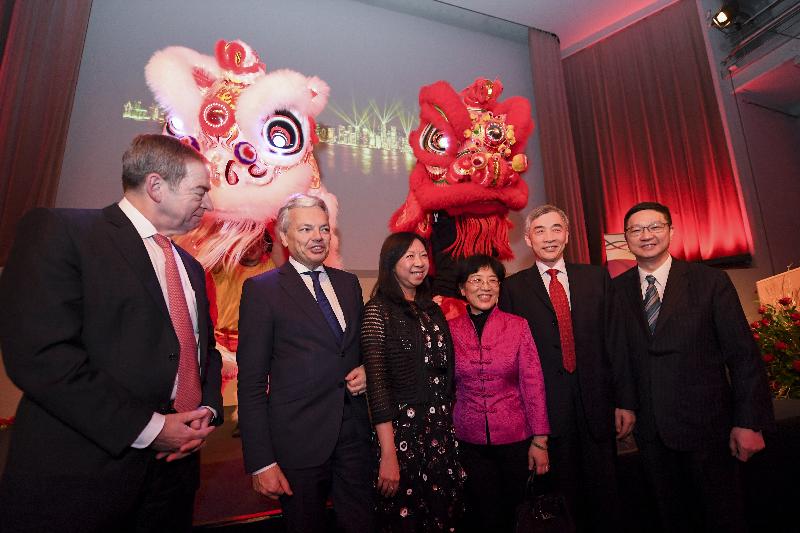 The Economic and Trade Office in Brussels hosted a Chinese New Year reception in Brussels, Belgium on February 7 (Brussels time). In the photo are (from left) the Chairman of the Belgium-Hong Kong Society, Mr Piet Steel; the Belgian Deputy Prime Minister and Minister of Foreign Affairs and European Affairs, Mr Didier Reynders; the Special Representative for Hong Kong Economic and Trade Affairs to the European Union, Ms Shirley Lam; the Head of the Chinese Mission to the European Union, Ms Yang Yanji; the Chinese Ambassador to Belgium, Mr Qu Xing, and the Regional Director Europe of the Hong Kong Trade Development Council, Mr William Chui.