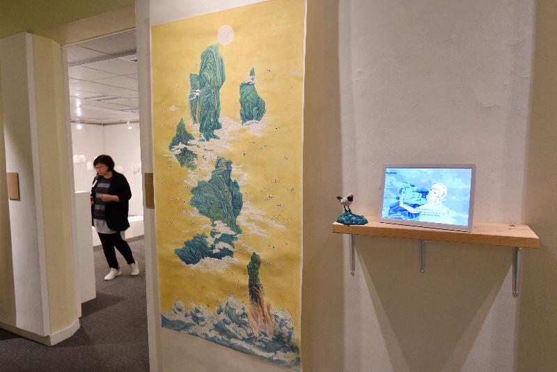 艺术推广办事处辖下香港视觉艺术中心明日（二月十八日）至二月二十七日举行「艺术专修课程2016─17毕业展」，在香港视觉艺术中心展出二十四位毕业生的创作成果。图示许朗慧水墨画作品《石中花 》。

