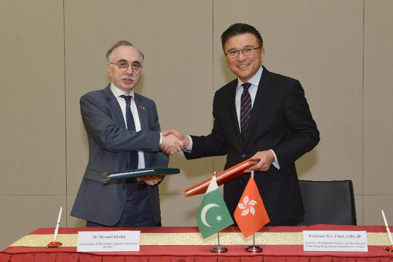 The Secretary for Financial Services and the Treasury, Professor K C Chan (right), exchanges documents with the Ambassador of the Islamic Republic of Pakistan for the People's Republic of China, Mr Masood Khalid (left), after signing the comprehensive agreement for the avoidance of double taxation today (February 17).