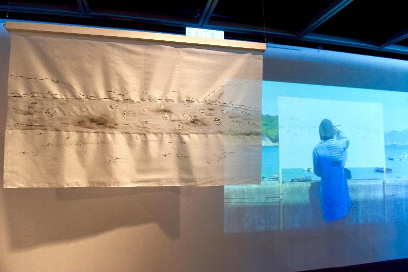 「艺术岛敍」展览今日（二月十八日）于香港大会堂低座展览厅揭幕。图为参展艺术家张志伟的装置作品《15.6－创作者的日常生活》其中一部分。

