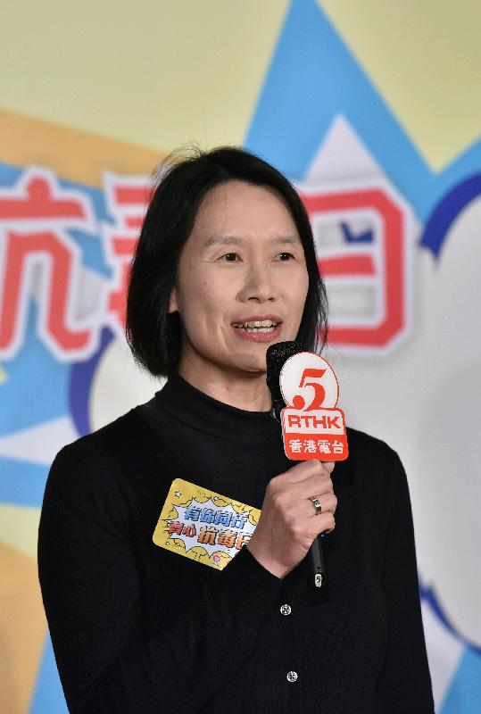 禁毒专员陈咏雯今日（二月二十一日）在禁毒活动上强调家长的支持能增强青少年拒绝毒品的决心。