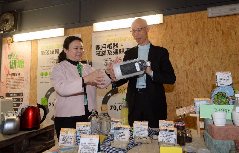 The Secretary for the Environment, Mr Wong Kam-sing (right), tours a green exhibition at the Kwun Tong Community Green Station after the opening ceremony today (February 21).