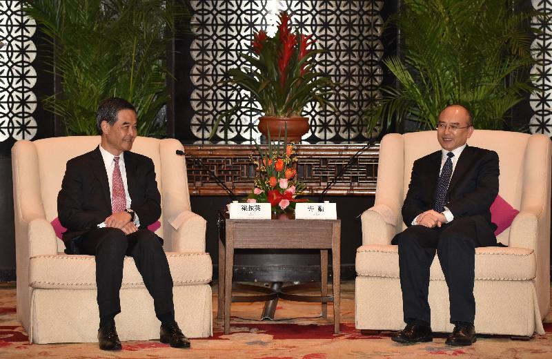 The Chief Executive, Mr C Y Leung (left), meets Standing Committee Member of the CPC Guangdong Provincial Committee, Party Secretary of the CPC Shenzhen Municipal Committee and Mayor of Shenzhen Municipality, Mr Xu Qin, in Shenzhen today (February 23) to exchange views on issues of mutual concern.