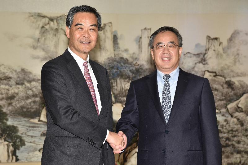 The Chief Executive, Mr C Y Leung (left), meets the Secretary of the CPC Guangdong Provincial Committee, Mr Hu Chunhua, in Guangzhou today (February 23) to exchange views on matters of mutual interest. 