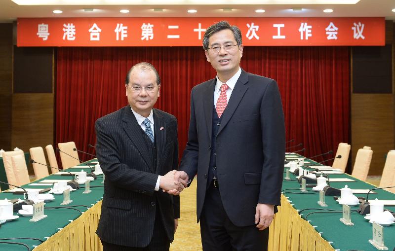 The Chief Secretary for Administration, Mr Matthew Cheung Kin-chung, led a delegation to attend the 22nd Working Meeting of the Hong Kong/Guangdong Co-operation Joint Conference in Guangzhou this afternoon (February 23). Photo shows Mr Cheung (left) shaking hands with the Vice-Governor of Guangdong Province, Mr He Zhongyou.