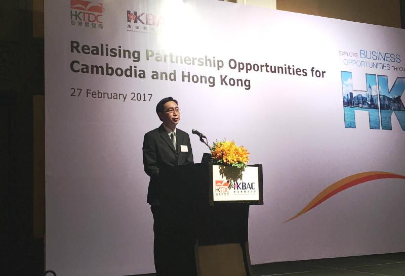 The Secretary for Development, Mr Eric Ma, delivers a speech at the networking luncheon organised by the Hong Kong Trade Development Council and the Hong Kong Business Association of Cambodia in Phnom Penh, Cambodia, today (February 27).