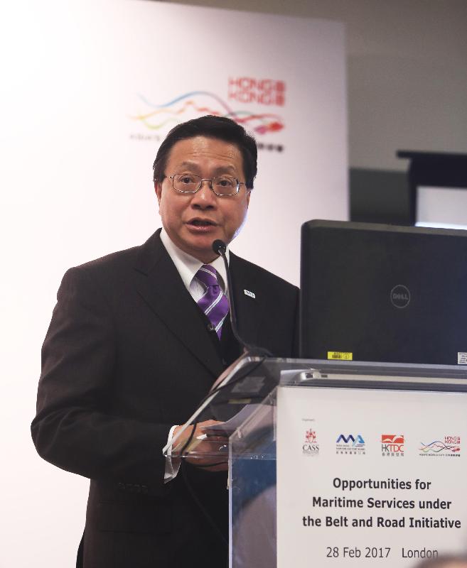 The Secretary for Transport and Housing, Professor Anthony Cheung Bing-leung, today (February 28, London time) attended a seminar and networking lunch co-organised by the Hong Kong Maritime and Port Board, the Cass Business School and the Hong Kong Trade Development Council. Professor Cheung also delivered a speech on forging closer collaboration between Hong Kong and London in maritime services.
