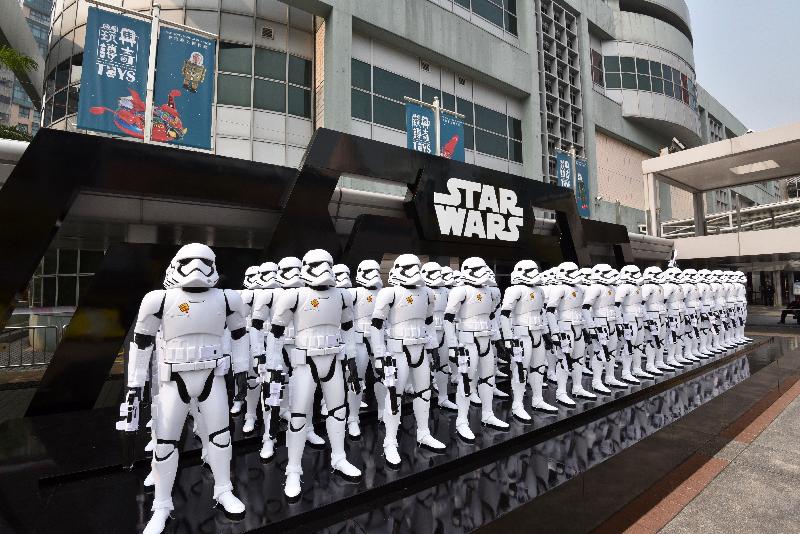 The opening ceremony of the exhibition "The Legend of Hong Kong Toys" was held today (March 1) at the Hong Kong Museum of History. Photo shows the 100 “Star Wars” stormtroopers lined up at the museum entrance.