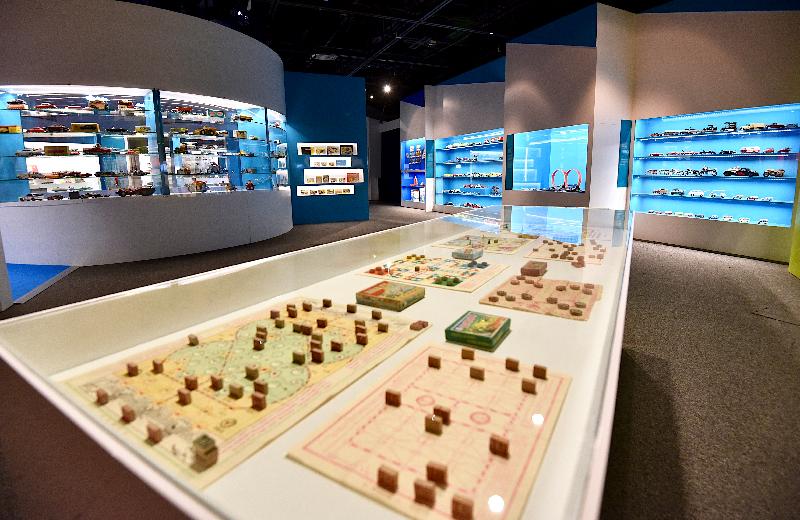 The opening ceremony of the exhibition "The Legend of Hong Kong Toys" was held today (March 1) at the Hong Kong Museum of History. The exhibition will display over 2 000 toys of different eras.