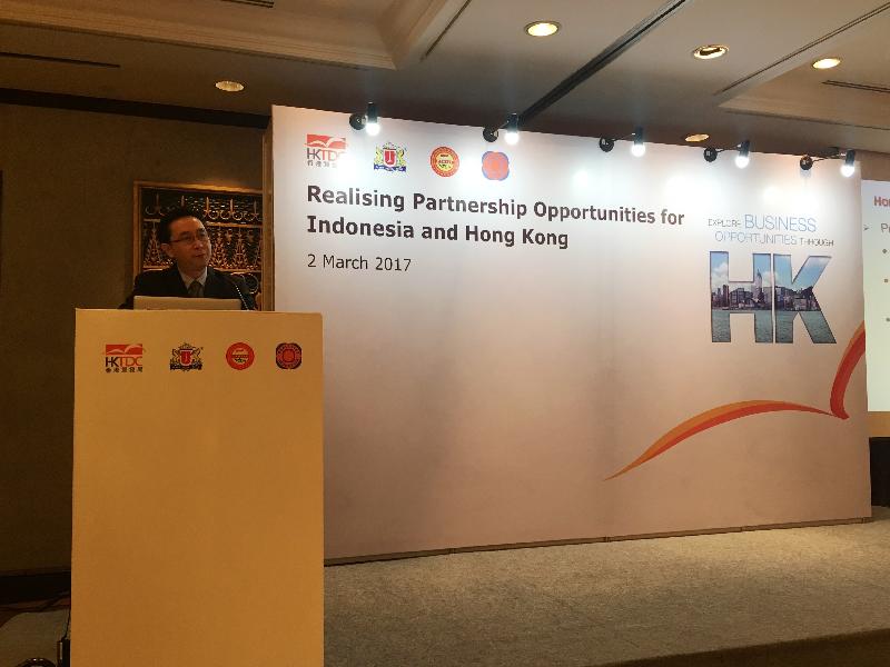 The Secretary for Development, Mr Eric Ma, delivers a speech at a networking luncheon co-organised by the Hong Kong Trade Development Council, the Indonesian Chamber of Commerce and Industry, the Indonesian Chinese Entrepreneur Association and Real Estate Indonesia in Jakarta, Indonesia, today (March 2).