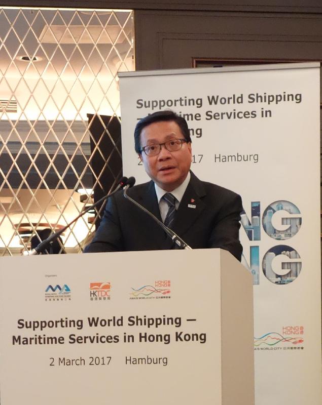 The Secretary for Transport and Housing, Professor Anthony Cheung Bing-leung, speaks at a seminar in Hamburg, Germany, co-organised by the Hong Kong Maritime and Port Board and the Hong Kong Trade Development Council yesterday (March 2, Hamburg time), highlighting high value-added maritime services available in Hong Kong.