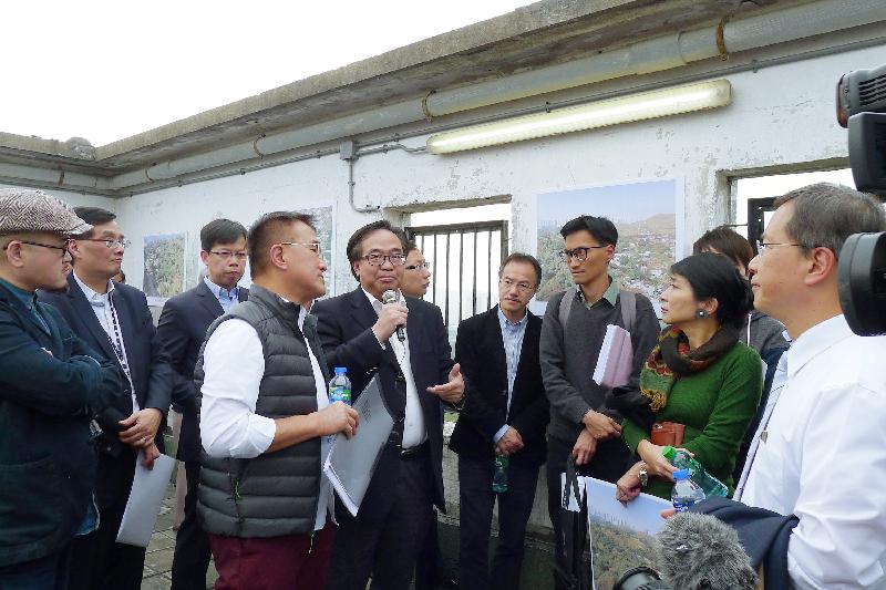 Legislative Council Panel on Development visits Yuen Long today (March 3) and the Members express their views on the public housing development plan in Wang Chau to government representatives.