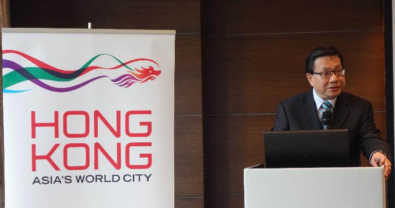 The Secretary for Transport and Housing, Professor Anthony Cheung Bing-leung, concluded his Europe visit in London, the United Kingdom on March 3 (London time) by attending a luncheon seminar organised by the Hong Kong Aircraft Leasing and Aviation Finance Association to promote a plan to attract offshore aircraft leasing activities to Hong Kong and the dedicated tax regime proposed for this purpose. Professor Cheung will return to Hong Kong in the afternoon today (March 4). 