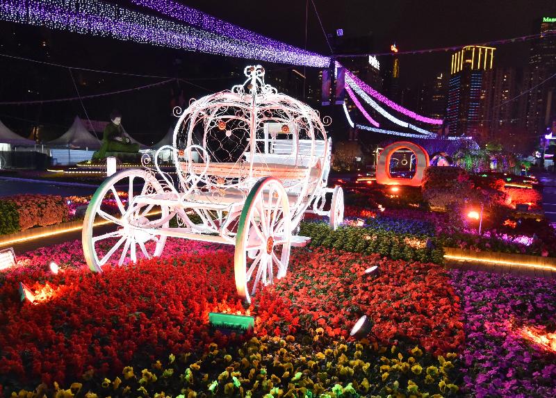 The Hong Kong Flower Show 2017 will be held at Victoria Park from tomorrow (March 10) until March 19. One of the highlights of the flower show will be the "Blossoms of Love" light show running daily at 7.30pm and 8.30pm. The light show, which will be accompanied by synchronised music, will be shown at the floral displays along the central axis of the showground to create a harmonious atmosphere. 
