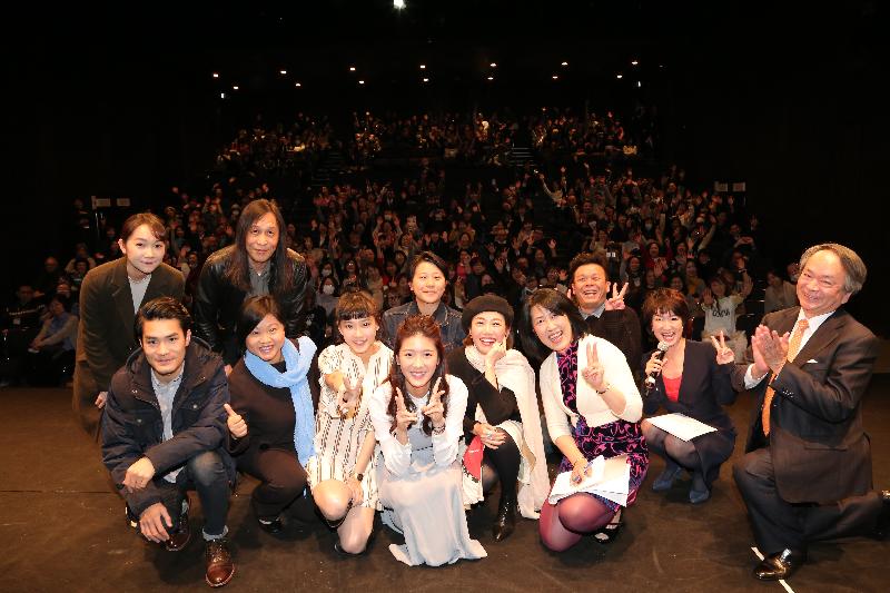 香港駐東京經濟貿易首席代表翁佩雯（前排左二）今日（三月十日）與參與日本大阪亞洲電影節的香港電影人和其他嘉賓合照。