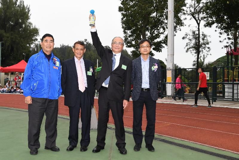 During his visit to Islands District today (March 16), the Secretary for Education, Mr Eddie Ng Hak-kim (second right), officiated at the Sports Day of Kwok Man School held at Cheung Chau Sports Ground. Photo shows Mr Ng sounding the starting horn for a relay race.