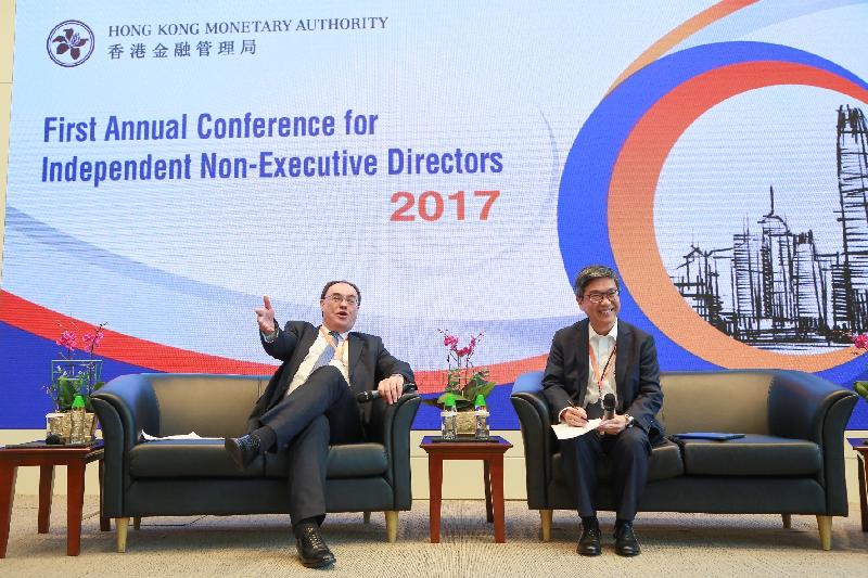 The Chief Executive of the Financial Conduct Authority, Mr Andrew Bailey (left), discusses with the Deputy Chief Executive of the Hong Kong Monetary Authority, Mr Arthur Yuen (right), ways to build good bank culture in Hong Kong today (March 16) at the inaugural Conference for Independent Non-Executive Directors.