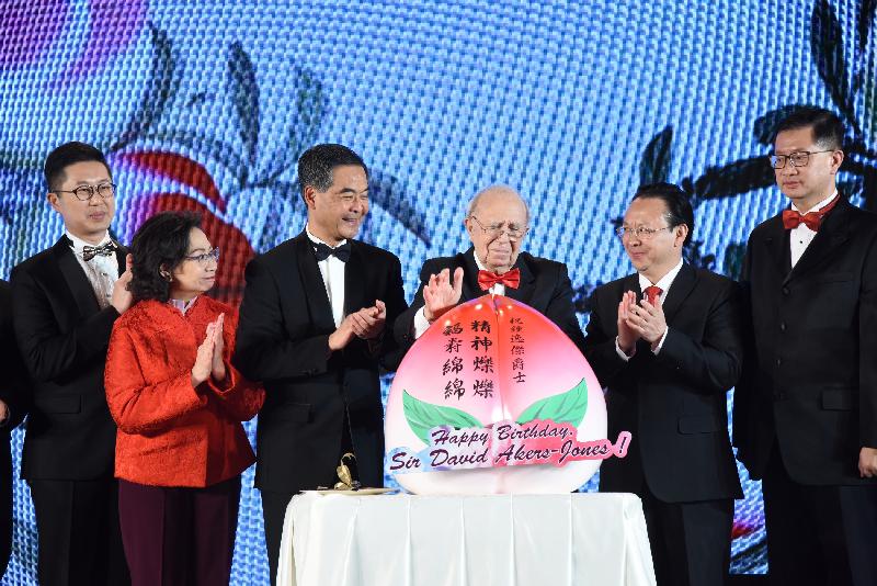 The Chief Executive, Mr C Y Leung, attended the Beam International Foundation 25th Anniversary Gala Dinner "The Art of a Beaming Smile" cum 90th Birthday Party for Sir David Akers-Jones this evening (March 17). Photo shows Mr Leung (third left) and Mrs Leung (second left); the Chairman of Beam International Foundation, Sir David Akers-Jones (third right); the Chairman-designate of the Foundation, Dr Peter Pang (first left); the Vice-Chairman of Foundation, Mr Henry Tong (first right); and the Deputy Director of the Liaison Office of the Central People's Government in the Hong Kong Special Administrative Region, Mr Tan Tieniu (second right) at a birthday bun-cutting ceremony in celebration of Sir David's 90th birthday.