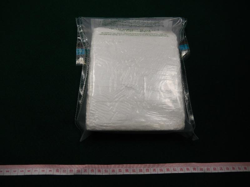 Hong Kong Customs today (March 20) seized about 1 kilogram of suspected cocaine with an estimated market value of about $1 million at Lok Ma Chau Spur Line Control Point.