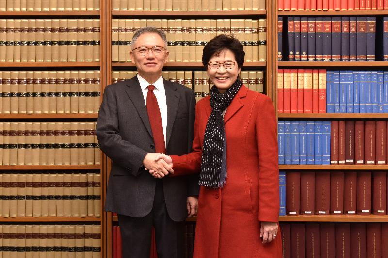 The Chief Executive-elect, Mrs Carrie Lam (right), paid a courtesy call on the Acting Chief Justice of the Court of Final Appeal, Mr Justice Robert Tang (left), at the Court of Final Appeal this morning (March 27).