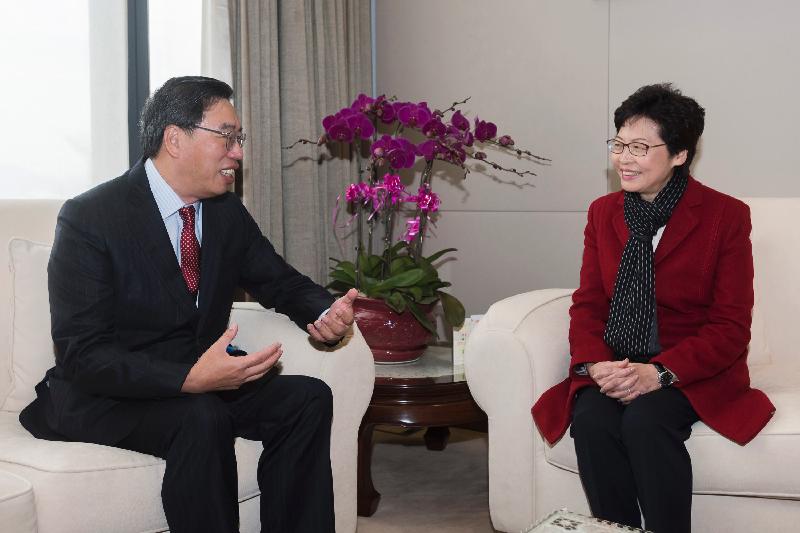立法會主席梁君彥（左）今日（三月二十七日）在主席辦公室與候任行政長官林鄭月娥（右）會晤。