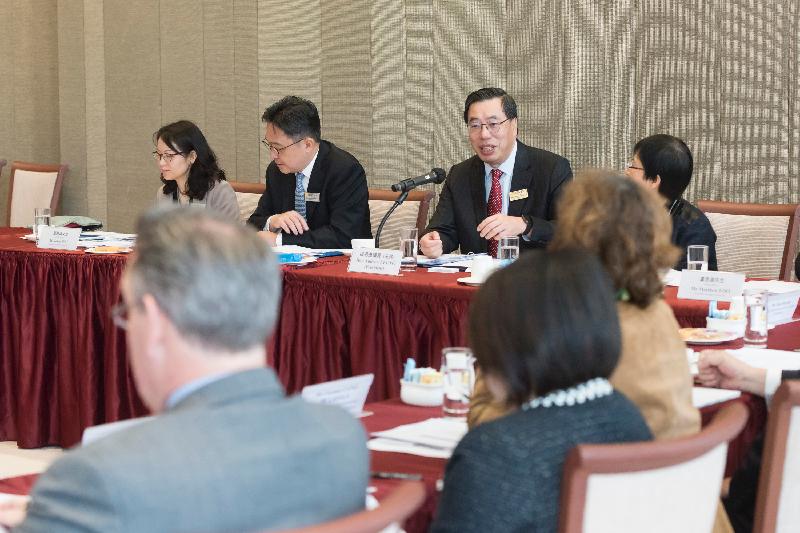 The President of the Legislative Council (LegCo), Mr Andrew Leung (back row, second right), briefs Consuls-General or their representatives and Honorary Consuls on the work of LegCo today (March 27).