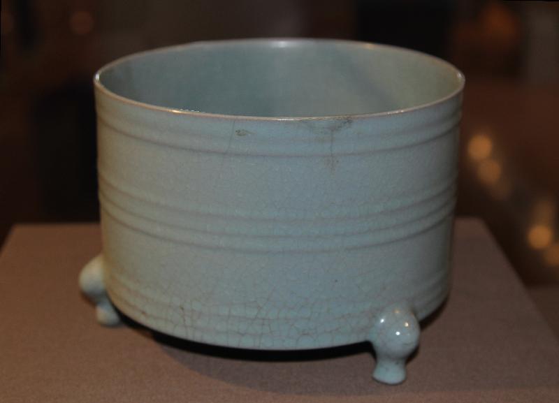 The Leisure and Cultural Services Department will hold a talk entitled "The Stories behind the Collections" on April 15 (Saturday). Photo shows a sky blue glazed three-feet zun (cup) made in Ru Yao in the North Song period.