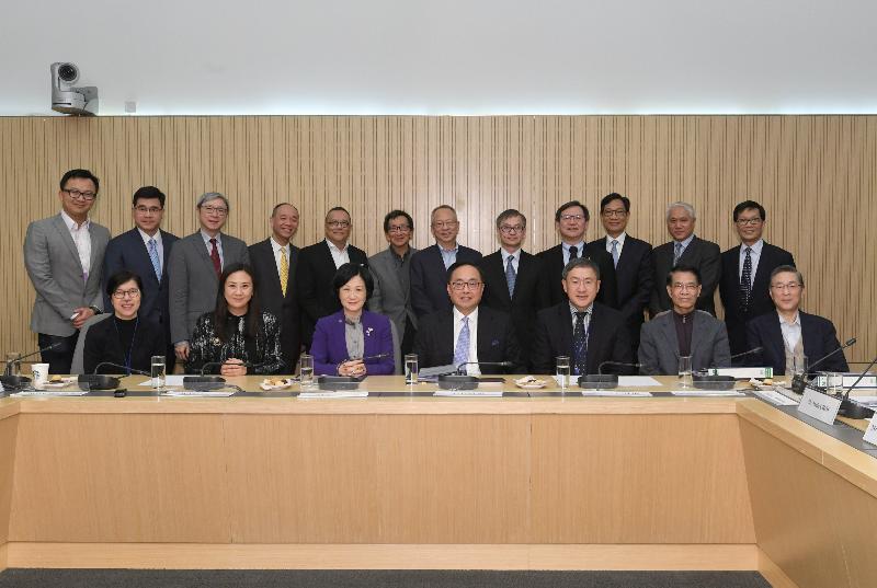 The Secretary for Innovation and Technology, Mr Nicholas W Yang (front row, centre), chairs the last meeting of the Advisory Committee on Innovation and Technology today (March 30).