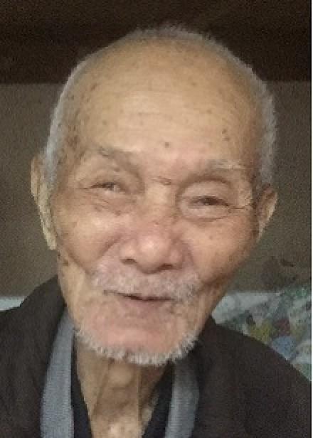 Lee Ying-shui, aged 87, is about 1.7 metres tall, 59 kilograms in weight and of thin build. He has a long face with yellow complexion, short straight white hair and white beard. He was last seen wearing a black suit jacket, dark-coloured shirt, grey trousers and black leather shoes.