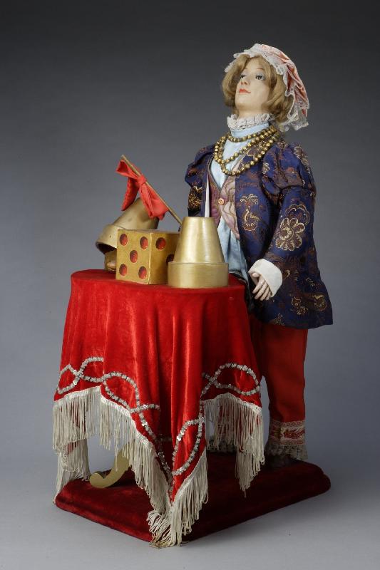 The Leisure and Cultural Services Department will hold two talks entitled "Life in the Palace" and "Kids Corner in the Palace" in late April, to be given by speakers from the Palace Museum. Photo shows a mechanical magic child puppet.