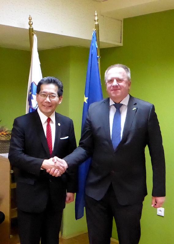 The Secretary for Commerce and Economic Development, Mr Gregory So (left), today (April 3, Ljubljana time) meets with the Minister of Economic Development and Technology of Slovenia, Mr Zdravko Počivalšek, in Ljubljana, Slovenia to exchange views on trade and economic co-operation between Hong Kong and Slovenia. 
