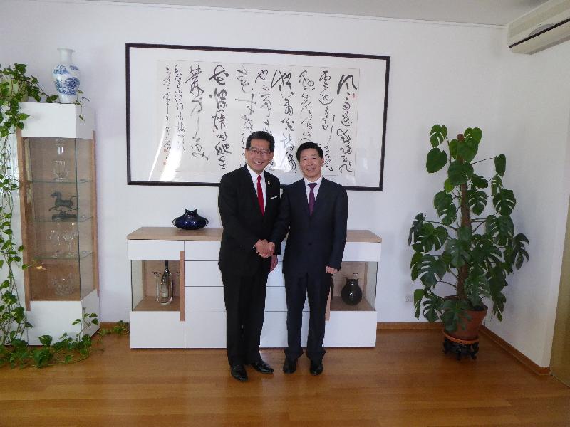 The Secretary for Commerce and Economic Development, Mr Gregory So (left), today (April 3, Ljubljana time) calls on the Chinese Ambassador to Slovenia, Mr Ye Hao, in Ljubljana, Slovenia.