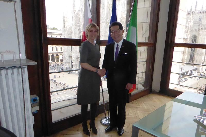 The Secretary for Commerce and Economic Development, Mr Gregory So (right), met with the Deputy Mayor of Milan for Tourism, Sport and Quality of Life, Ms Roberta Guaineri, in Milan yesterday (April 4, Milan time) to brief her on the economic opportunities for Italian enterprises in Hong Kong.