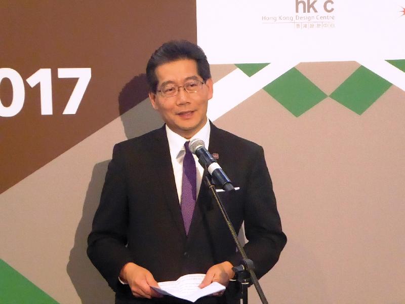 The Secretary for Commerce and Economic Development, Mr Gregory So, yesterday (April 4, Milan time) officiated at the opening ceremony of the "Confluence‧20+ Creative Ecologies of Hong Kong" exhibition at the Milan Design Week 2017. Photo shows Mr So speaking at the ceremony.