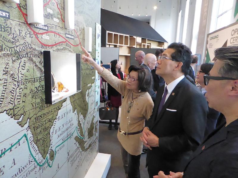 The Secretary for Commerce and Economic Development, Mr Gregory So (centre), yesterday (April 4, Milan time) toured the "Confluence‧20+ Creative Ecologies of Hong Kong" exhibition at the Milan Design Week 2017 and looked at the art pieces presented by the design talent in Hong Kong.