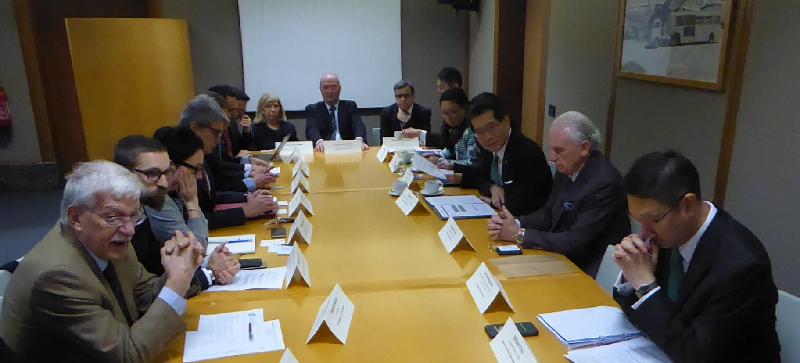 The Secretary for Commerce and Economic Development, Mr Gregory So (third right), meets with representatives of the local business sector in Milan today (April 5, Milan time) to learn about the business landscape there.
