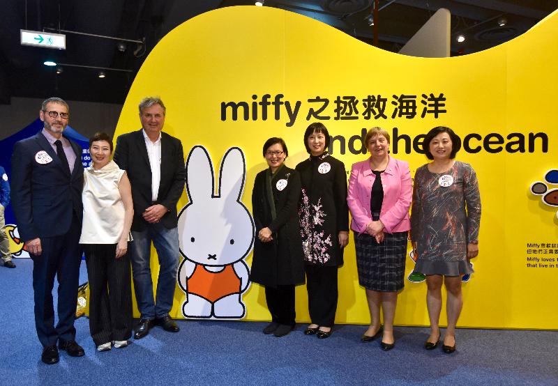 The opening ceremony of new Children's Gallery and special exhibition entitled "Miffy and the Ocean" was held today (April 5) at the Hong Kong Science Museum. Photo shows officiating guests (from left) the President of Universcience in France, Mr Bruno Maquart; the Director of Globe Creative Limited, Ms Karen Chang; the Business Development Manager of Mercis bv, Mr Frank Padberg; the Under Secretary for Home Affairs, Ms Florence Hui; the Director of Leisure and Cultural Services, Ms Michelle Li; the Consul General of the Kingdom of the Netherlands in Hong Kong, Ms Annemieke Ruigrok, and the Museum Director of the Hong Kong Science Museum, Ms Karen Sit.