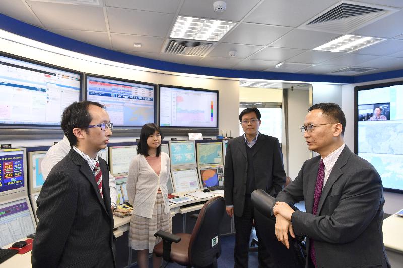 While touring the Central Forecasting Office of the Hong Kong Observatory today (April 7), the Secretary for the Civil Service, Mr Clement Cheung (right), noted that the Centre monitors the weather of Hong Kong round-the-clock and disseminates the latest weather information to the public through various channels.